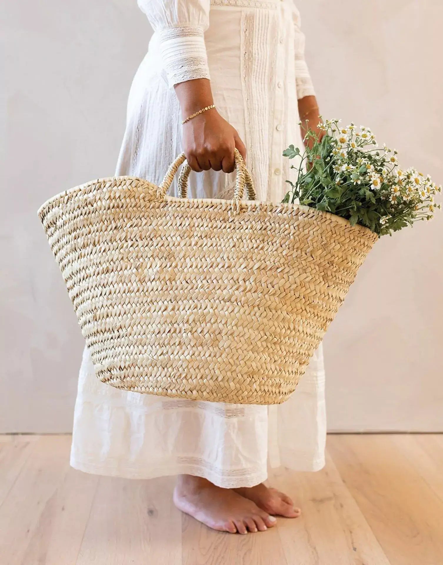 Panier marocain en paille tressée.