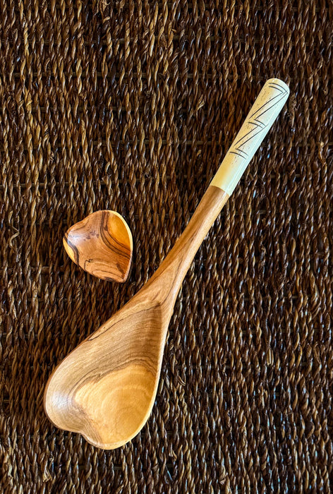 KENYA: Mini heart-shaped bowl made of olive wood
