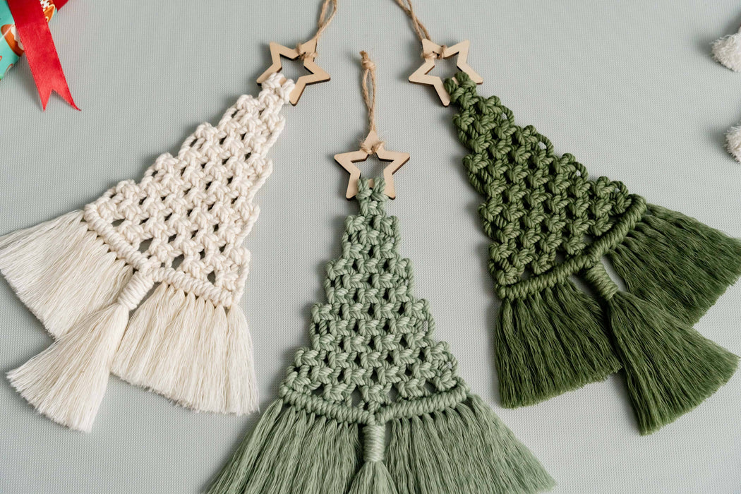 VIETNAM: Macrame Christmas Tree X05