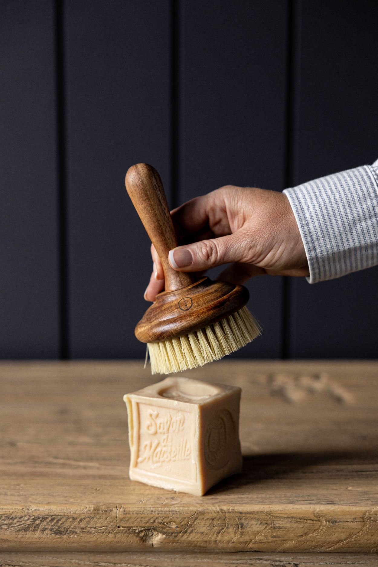 Brosse à récurer pour liquide vaisselle