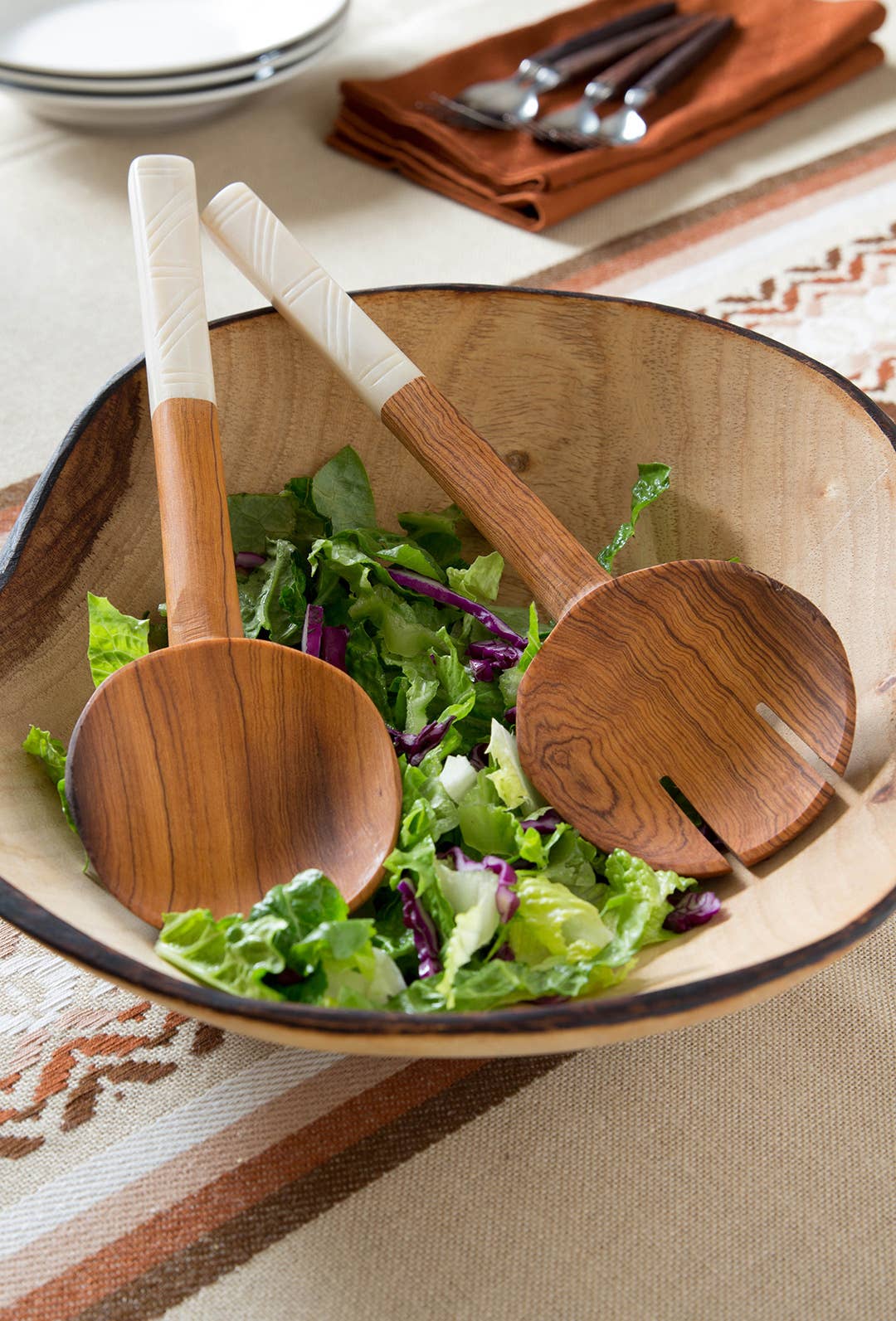 Couverts va à salade en bois d'olivier sauvage avec poignées en os blanc -du Kenya
