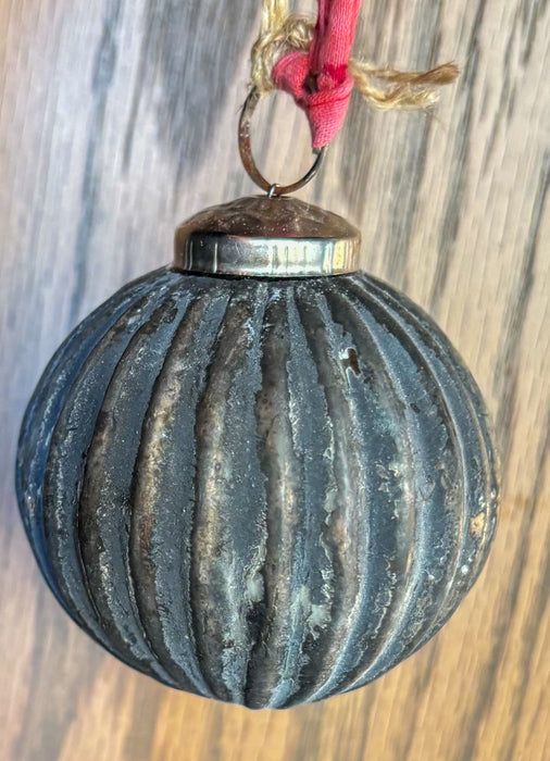 INDIA: Eshana aged recycled glass ball