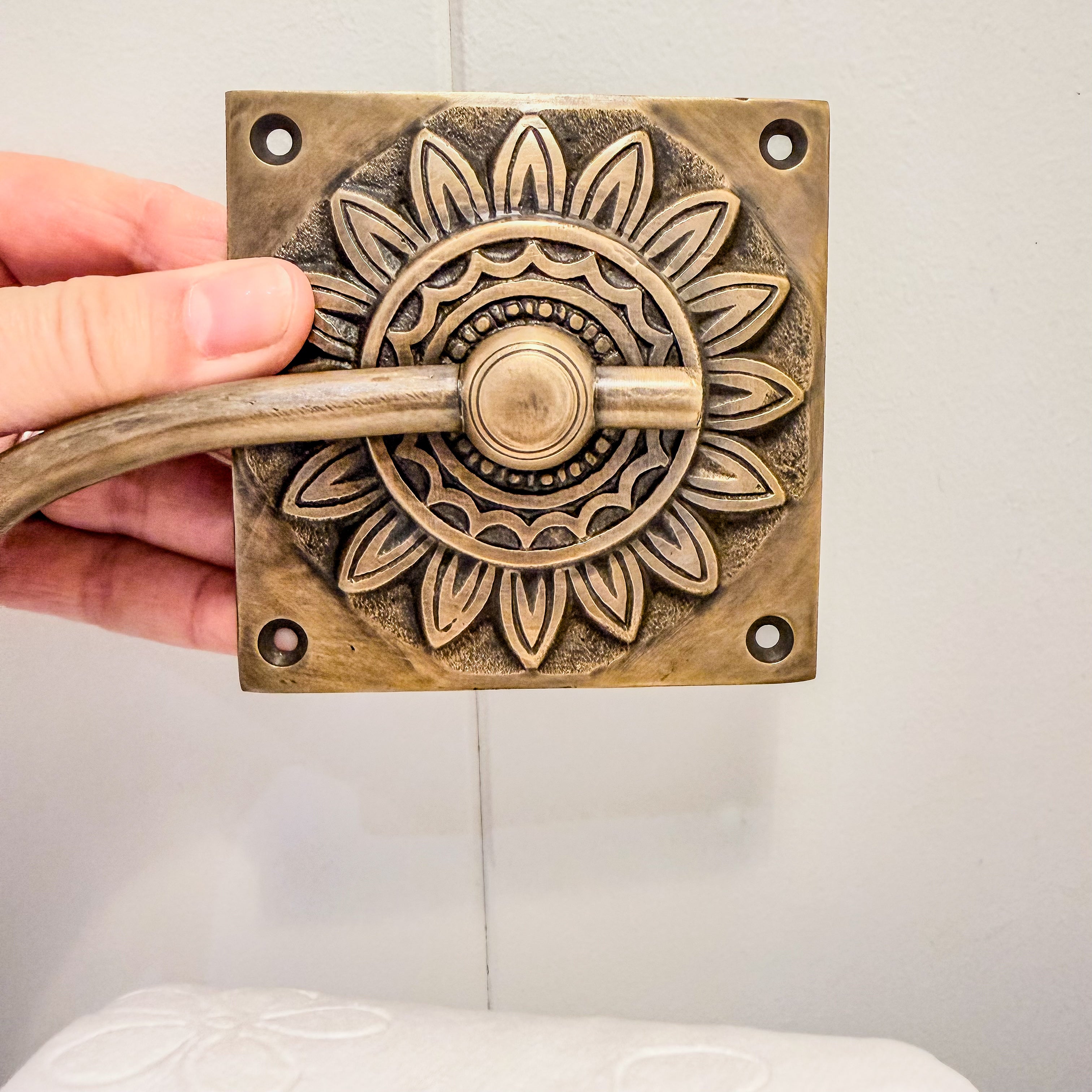 BALI Flower Toilet Roll Holder