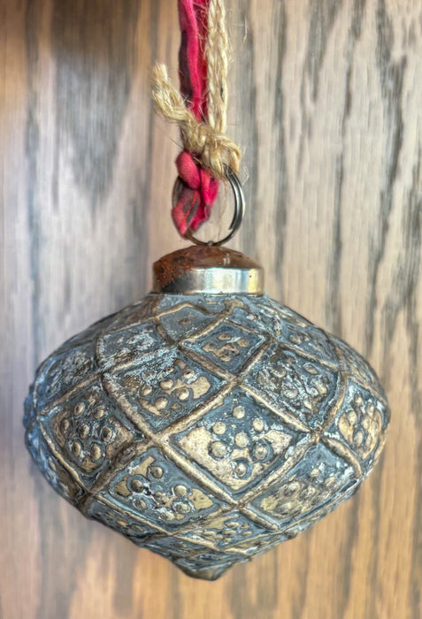 INDIA: Eshana aged recycled glass ball