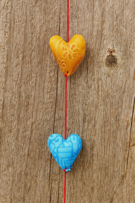 INDIA: Recycled sari garland - Hearts