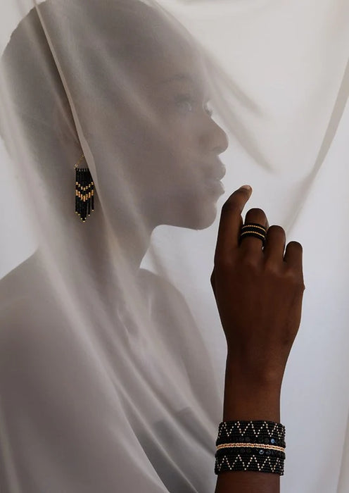 Wide leather bracelet with zigzag pattern – BLACK/GOLD